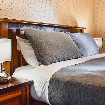 The Danseys Pass Hotel Ranfurly Bagian luar foto